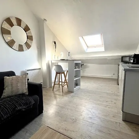The Little French Studio - *